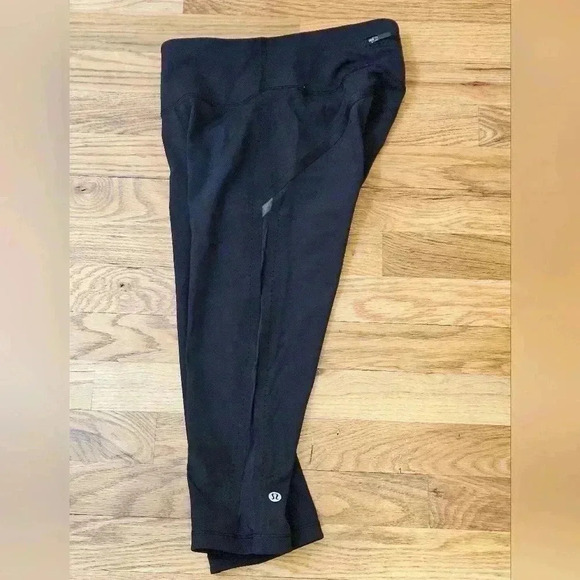 Lululemon Smooth Stride Crop Leggings. Black. Size 6 - Picture 2 of 11